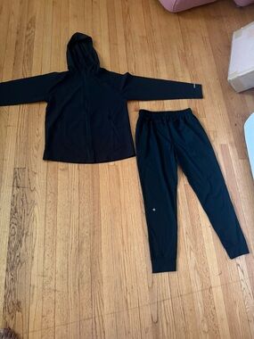 Lululemon Men’s Slim Fit Blazer (Medium) Clean Look – Negotiable